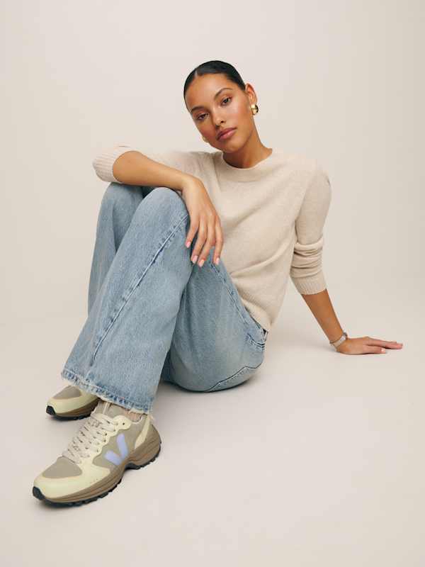 Veja Venturi Sneaker - Almond / Swan